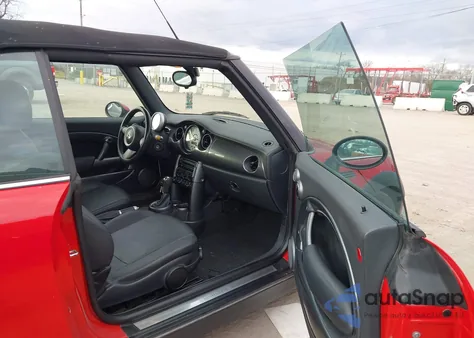 2006 Mini Cooper z USA, uszkodzony, nr VIN WMWRF33516TG14383